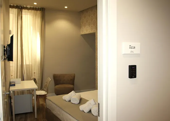 홈스테이 Palazzo Partenope *